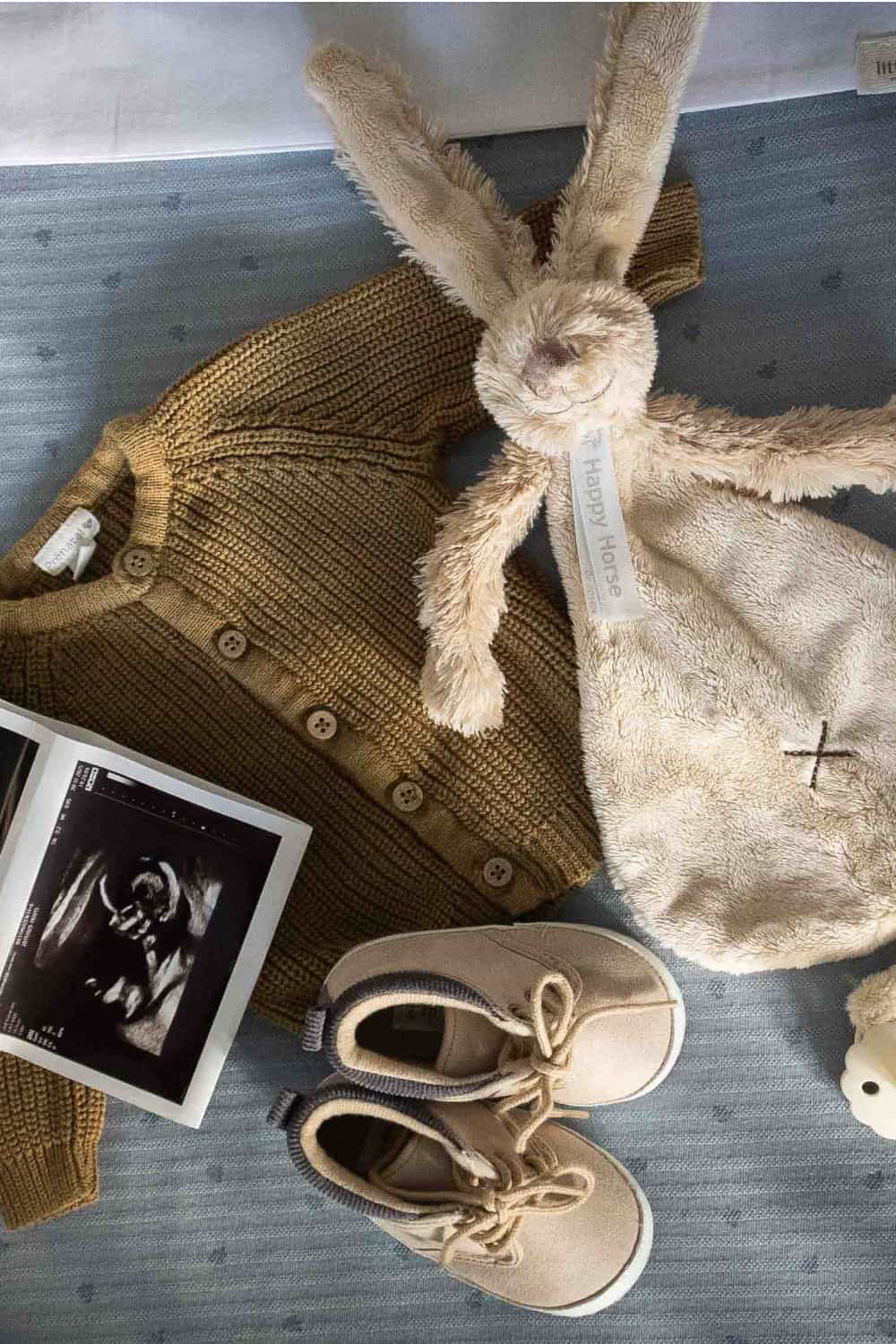 Babybedje - Dichtbij Fotografie